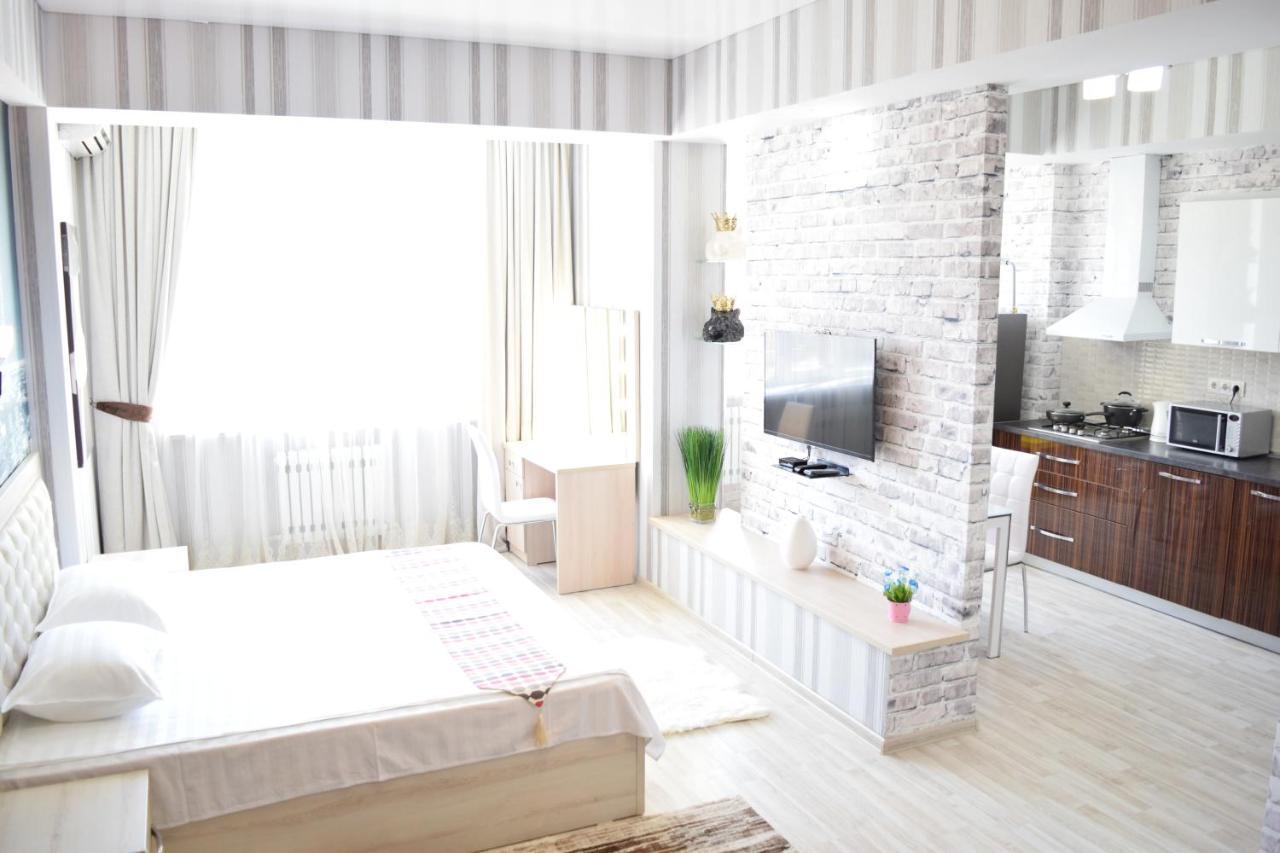 Studio Boutique Apartment Bishkek Esterno foto