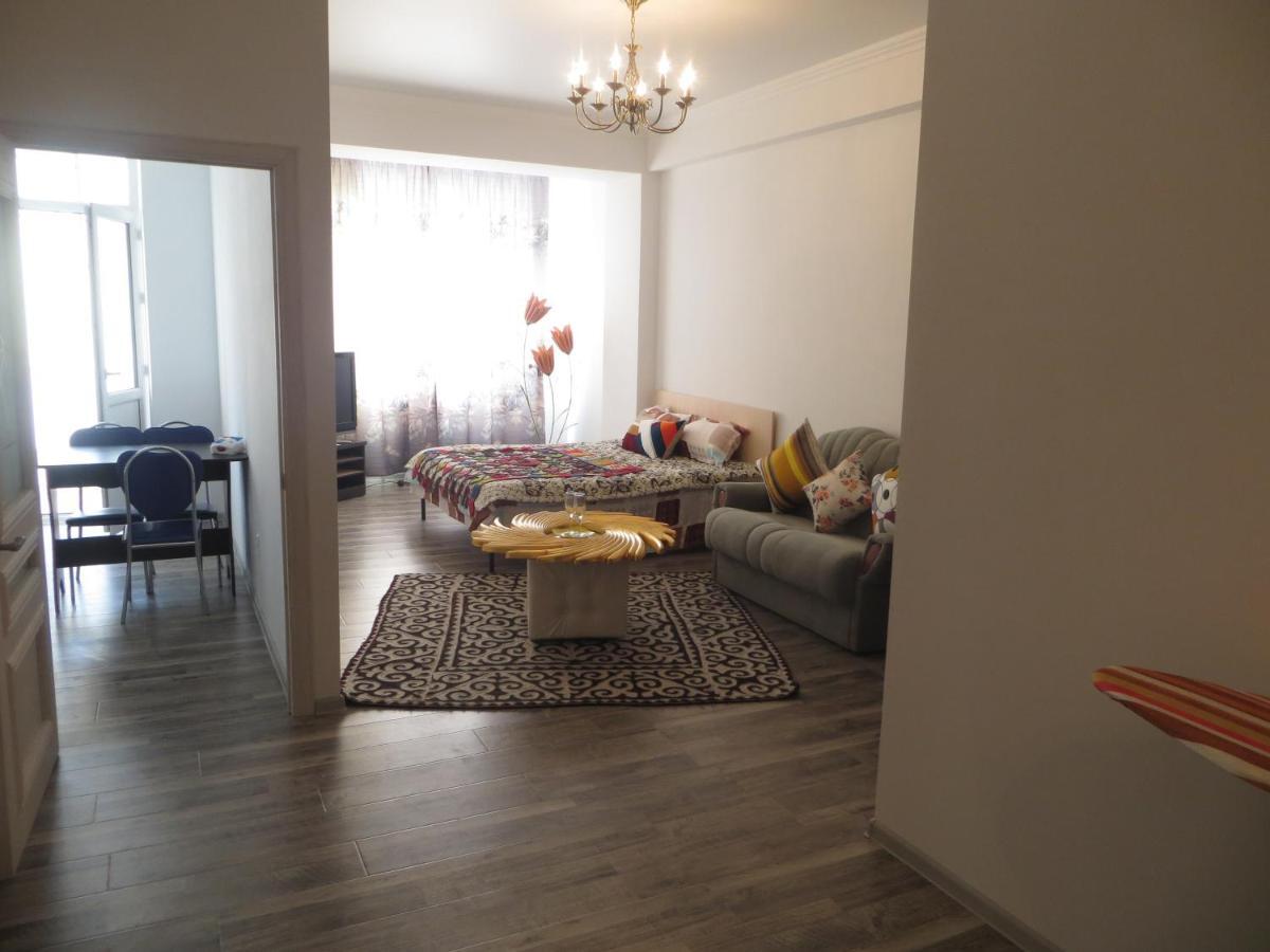 Studio Boutique Apartment Bishkek Esterno foto
